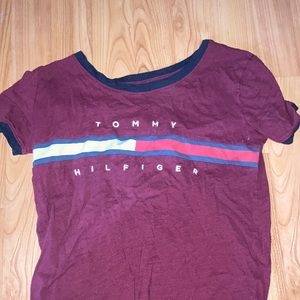 Maroon, Tight sleeves